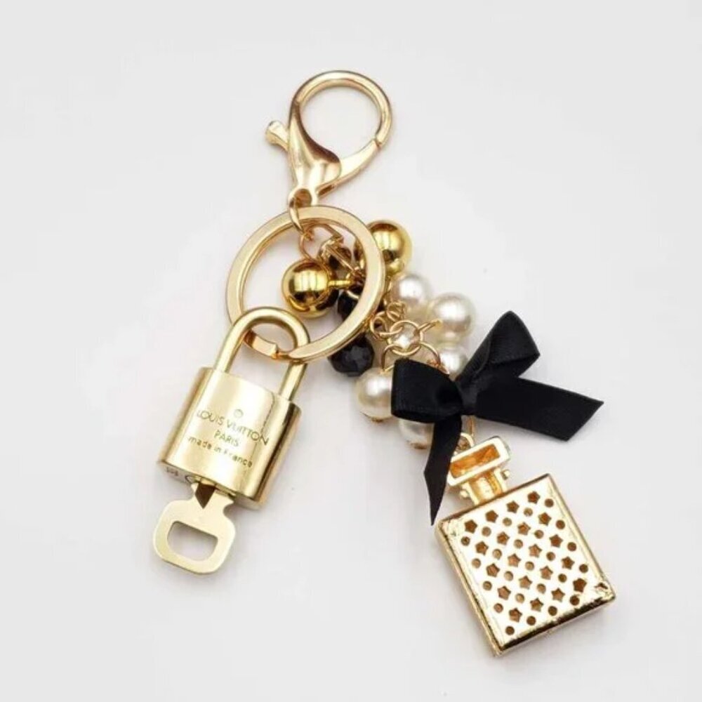 LV Authentic Gold Padlock 🔒 Key Set w/ Unbranded N5 Bottle Keychain Charm - Picture 5 of 10